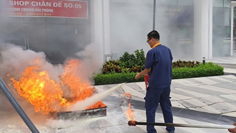 Các cán bộ, cư dân được thực hành toàn diện trong buổi diễn tập PCCC tại chung cư Doji Hải Phòng Các cán bộ, cư dân được thực hành toàn diện trong buổi diễn tập PCCC tại chung cư Doji Hải Phòng