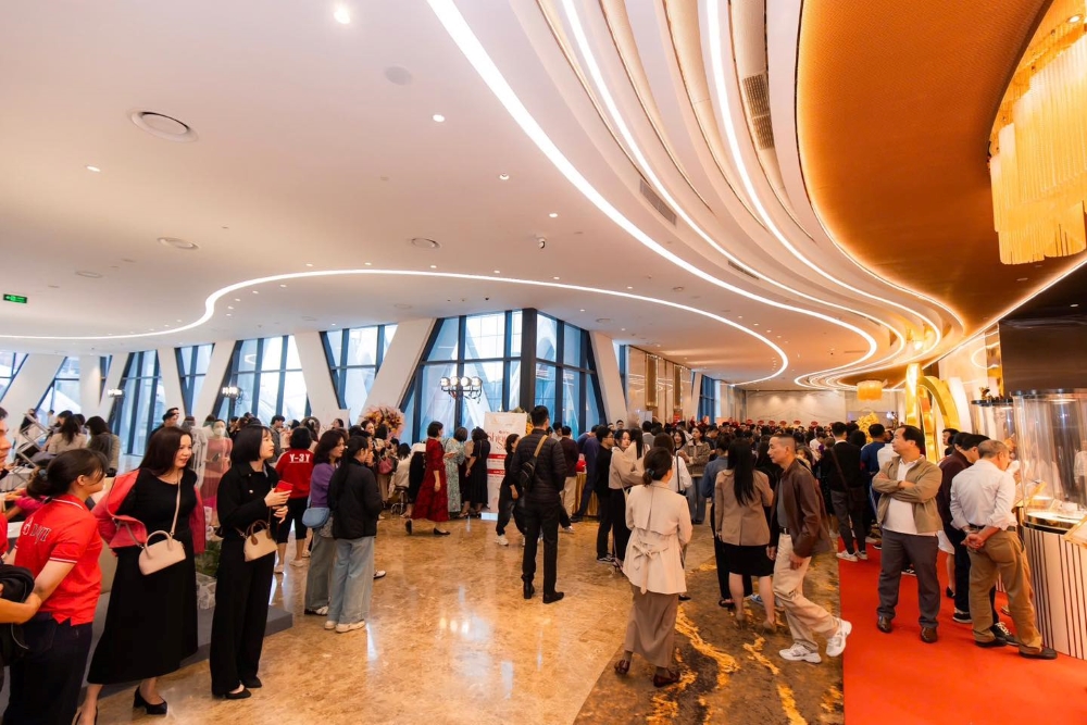 Doji Shining Show và bài toán không gian 1.000m² được tổ chức như thế nào?